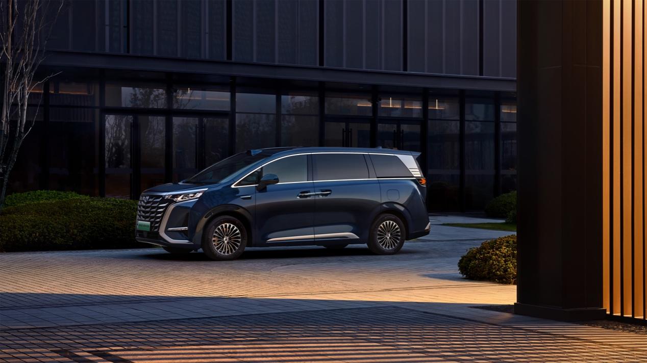 腾势D9：全能MPV新标杆，科技豪华新高度