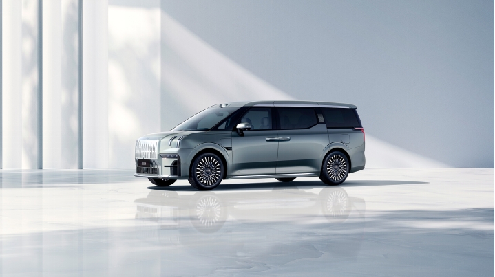 极氪009家族新增浩瀚智驾2.0选装包，豪华体验再加码