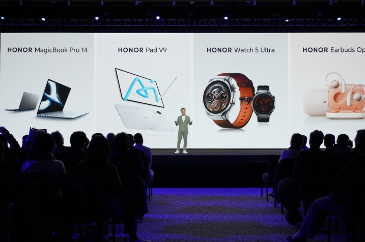  荣耀新款高端手表和耳机亮相MWC2025，国内即将发布