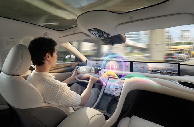 智己×阿里推出IM AIOS座舱：首用“无触控交互”改写驾驶体验