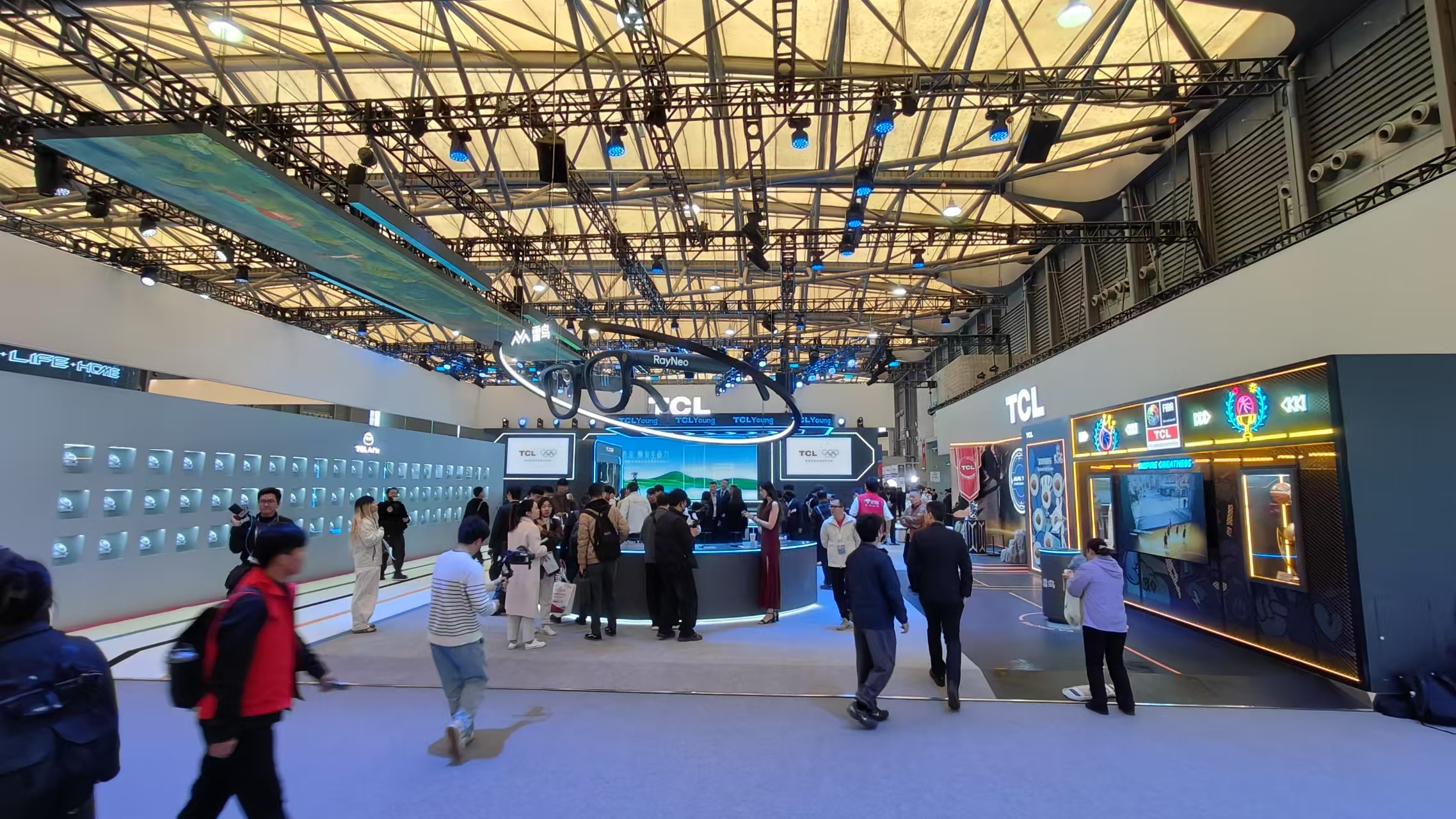 雷鸟AWE2025首发MiniLED技术双旗舰，定义AI时代大屏生态新范式