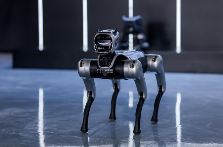 从“实习生”到“熟练工”   魔法原子人形机器人小麦首曝成长历程