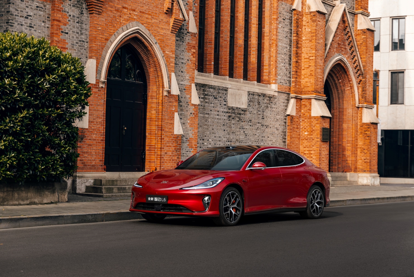 全新智己L6正式发布，预售权益价21.99万元~28.99万元