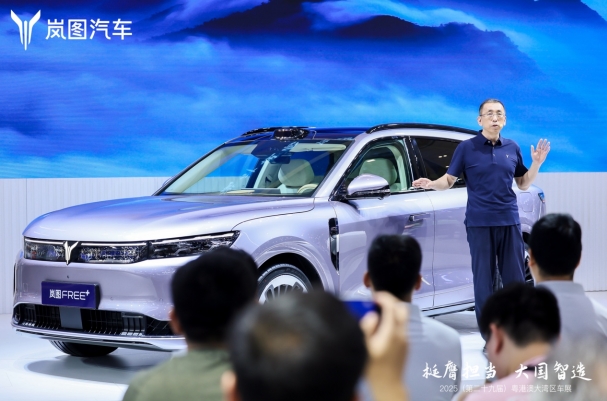 内饰“撞脸”成行业通病？卢放：岚图的答案是“极度听劝”