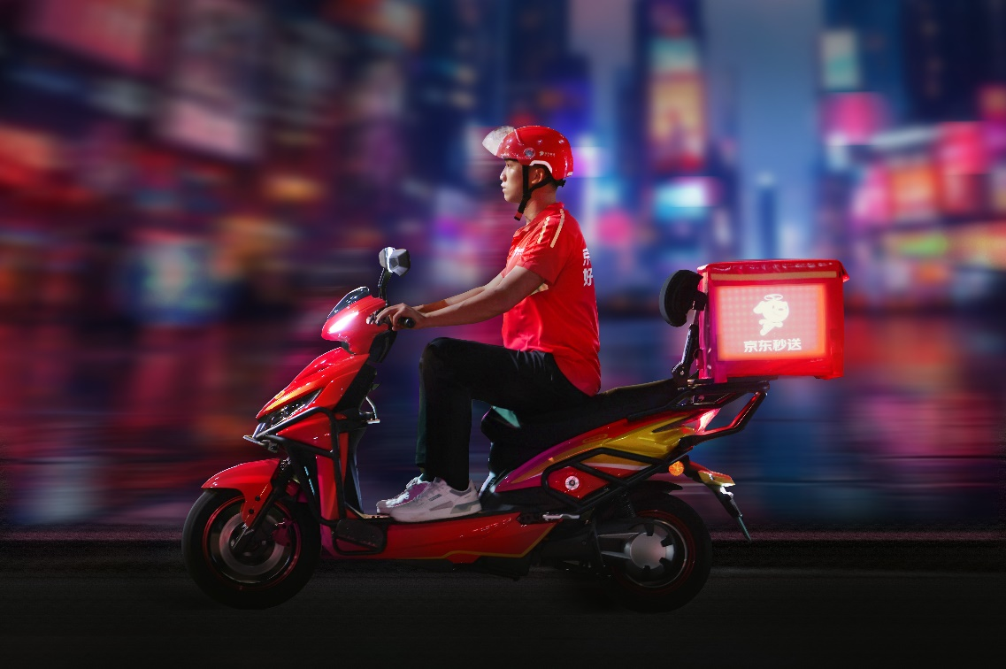 京东外卖投入20亿元为15万全职骑手升级福利：五险一金、防寒暑补贴、15万辆二轮车