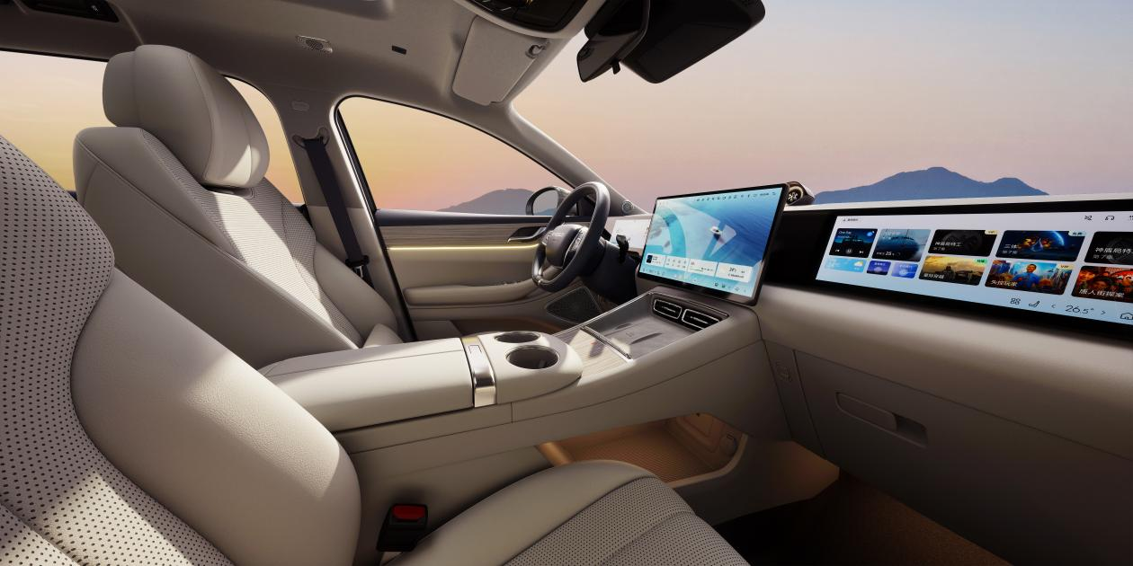 中轴为骨，三屏为翼，星途星纪元E05内饰三联屏首爆！