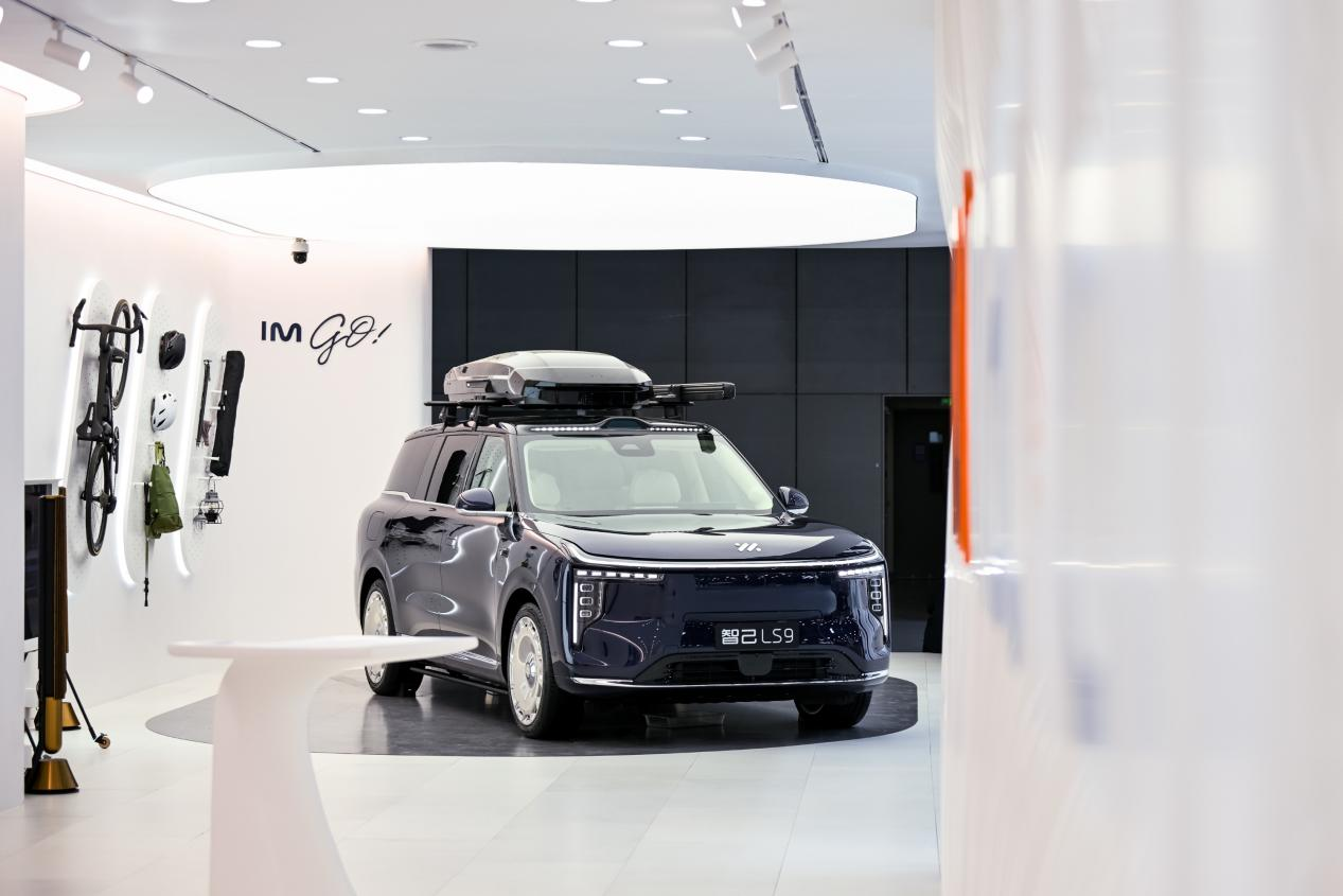 除了价格战，广州车展还剩下什么？智己LS9用“标配即顶配”回应