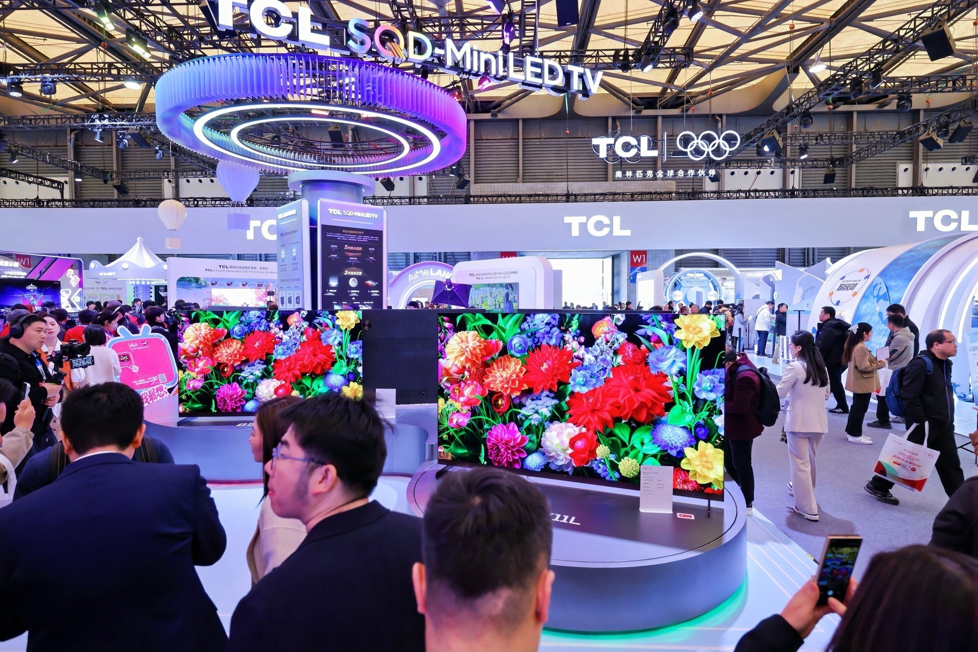 定义“屏宇宙”与AI应用创新，TCL亮相AWE2026