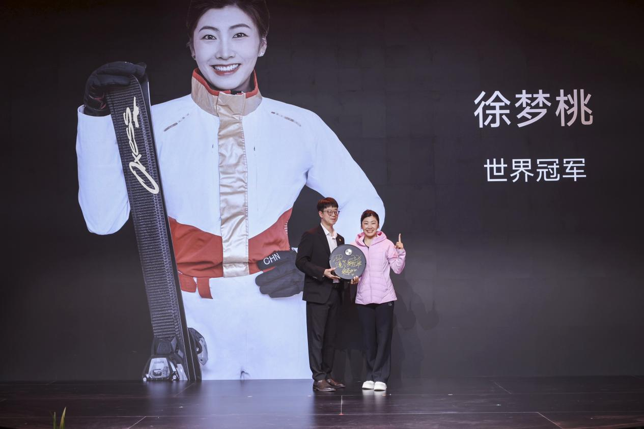 奥运冠军徐梦桃亮相追觅扫地机发布会，两大“世界冠军”同框引爆AWE...
