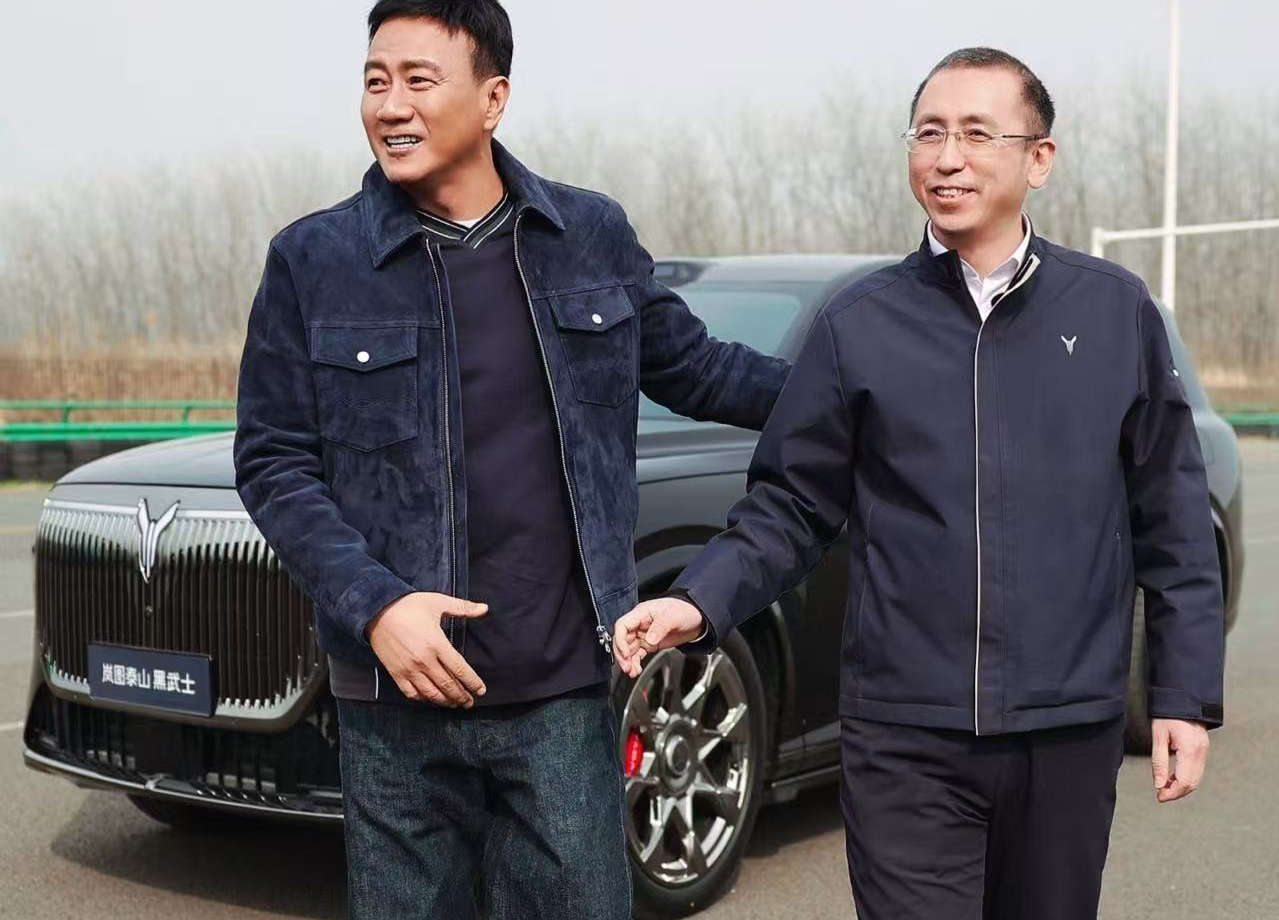 硬汉也扛不住的礼遇 胡军种草岚图泰山三件套