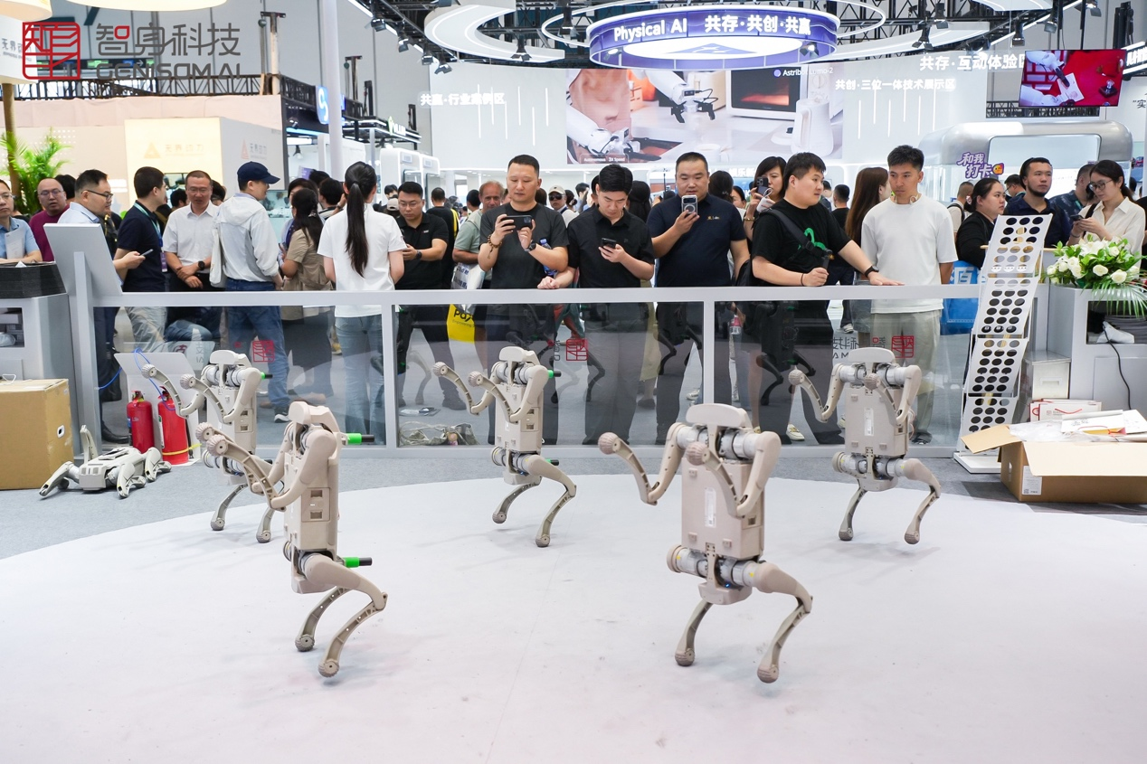智身科技亮相2026世界机器人大会，定义"真正干活的机器人"...